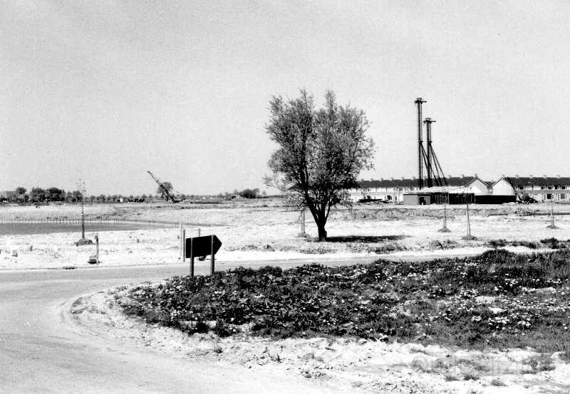 Rottummerplaat start bouw van de 3 flatgebouwen 1970.jpg